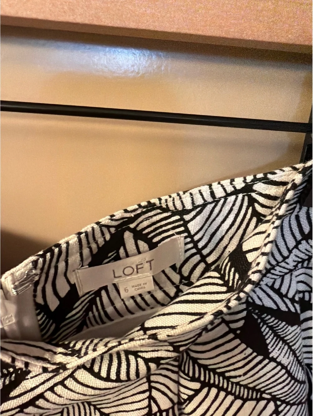 LOFT Women's Size 6 Black and White Leaf Print A-Line Skirt